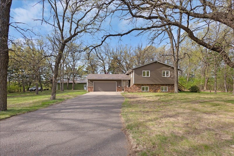 1825 203rd Ave NW, Oak Grove, MN 55011