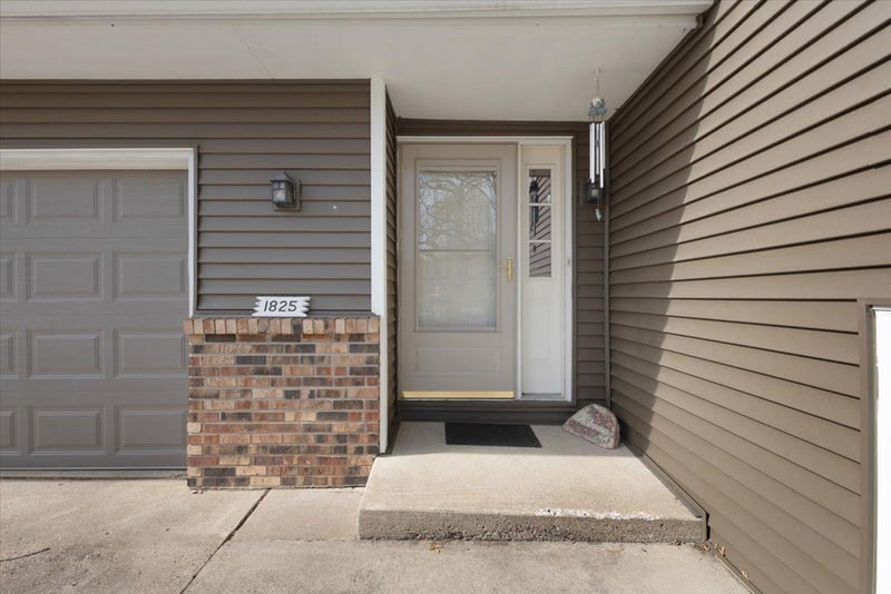 1825 203rd Ave NW, Oak Grove, MN 55011