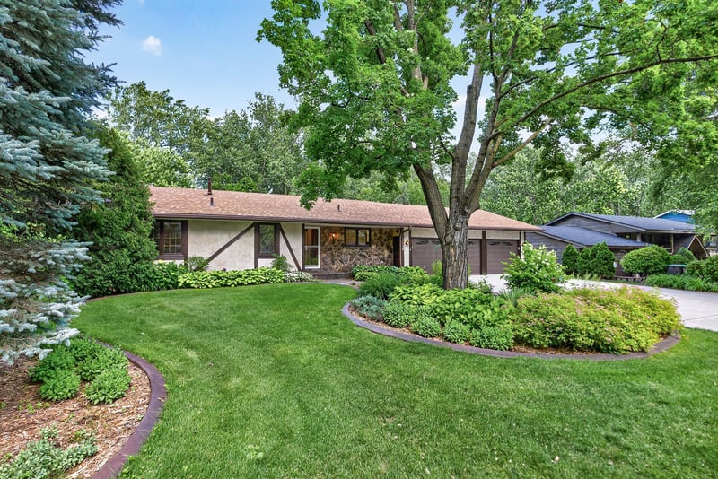 1120 Rockstone Ln, New Brighton, MN 55112
