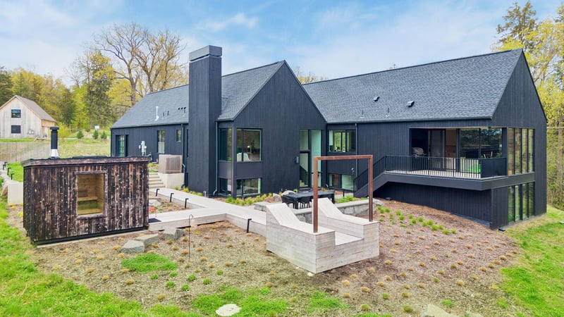 7430 Valley Creek Dr, Excelsior, MN 55331