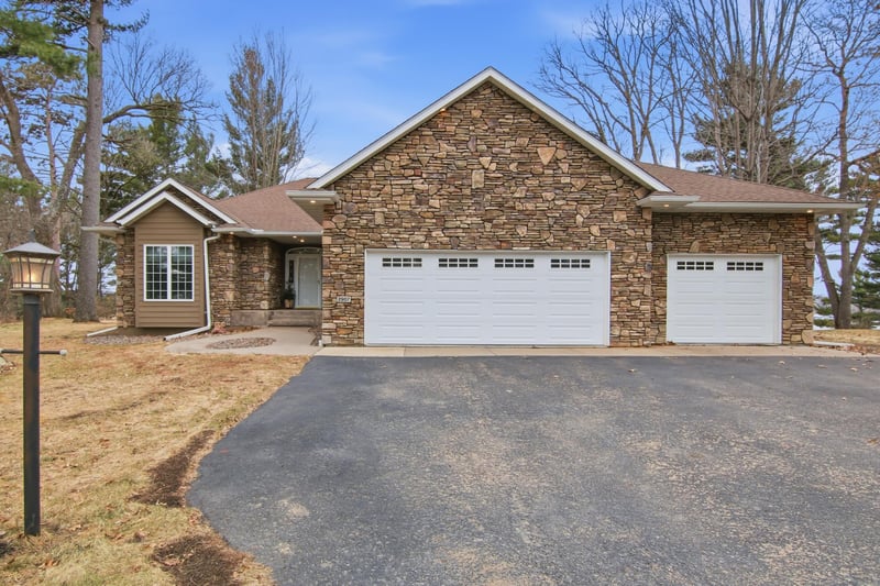 2907 Plum Tree Cir N, Menomonie, WI 54751