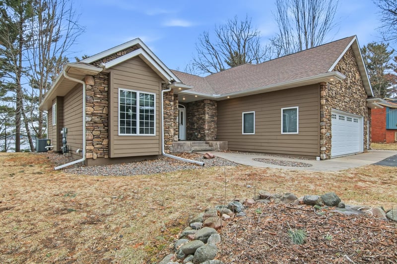 2907 Plum Tree Cir N, Menomonie, WI 54751