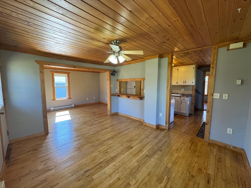 202 1st St NW, Hinckley, MN 55037