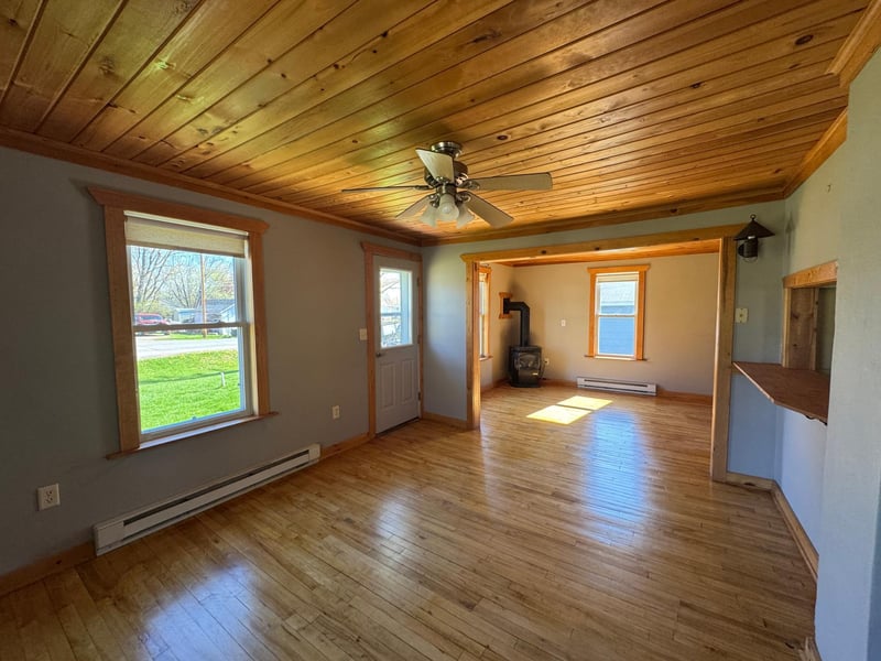 202 1st St NW, Hinckley, MN 55037