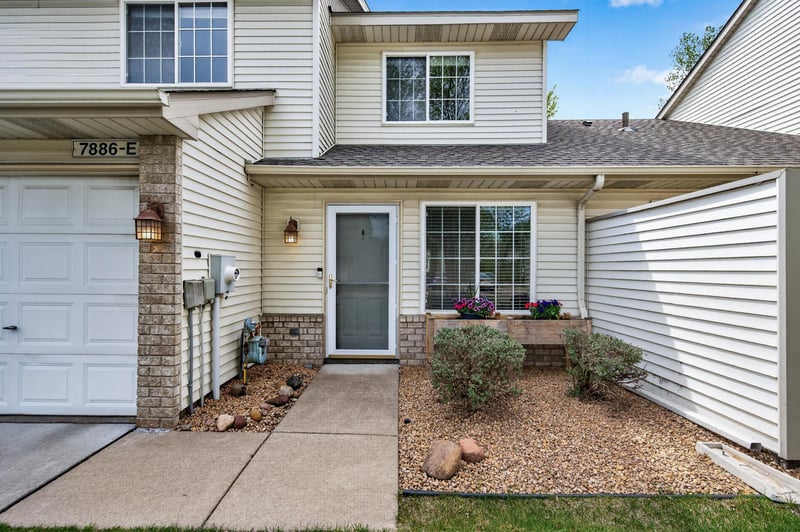 7886 Forest Blvd #E, Woodbury, MN 55125