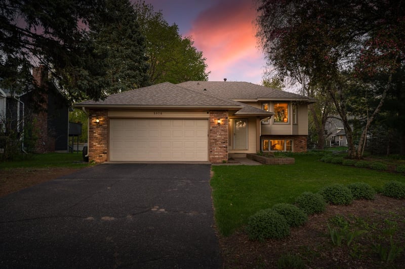 5970 Pheasant Dr, Shoreview, MN 55126