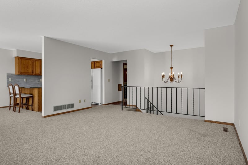 3956 Goodwin Ave N, Oakdale, MN 55128