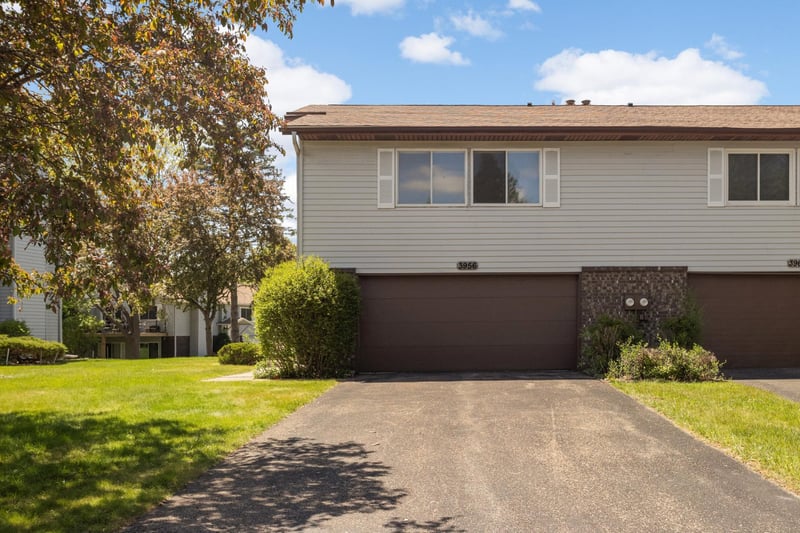 3956 Goodwin Ave N, Oakdale, MN 55128