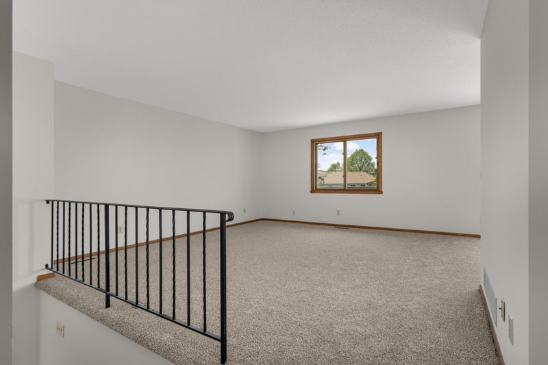 3956 Goodwin Ave N, Oakdale, MN 55128