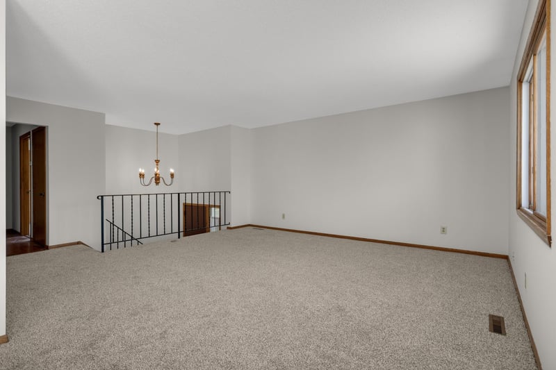 3956 Goodwin Ave N, Oakdale, MN 55128