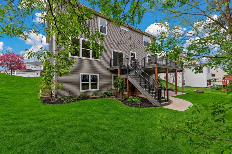 9289 Summerlin Ct, Woodbury, MN 55129