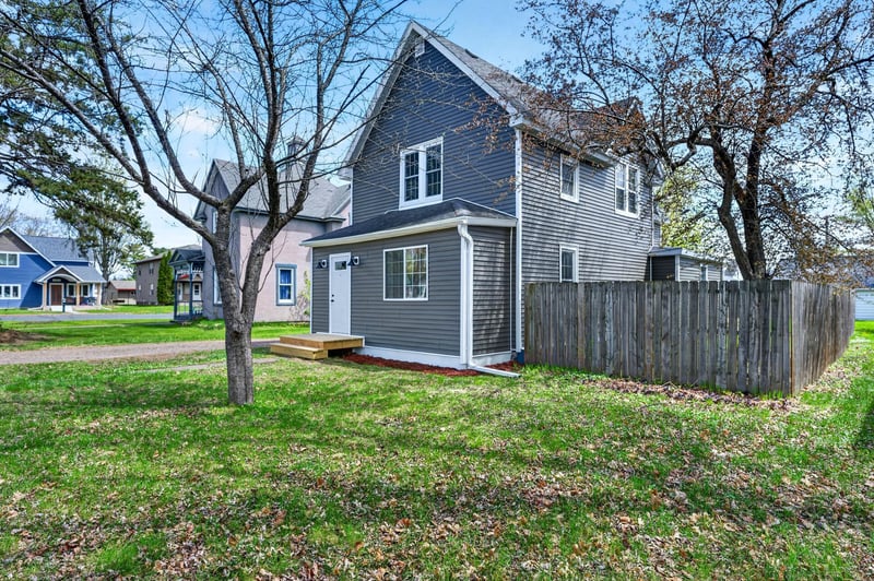 816 N Summit St, Spooner, WI 54801