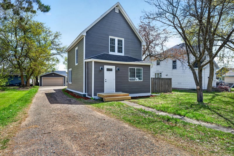 816 N Summit St, Spooner, WI 54801
