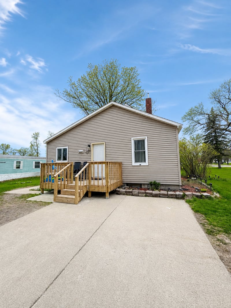319 2nd St N, Sauk Centre, MN 56378