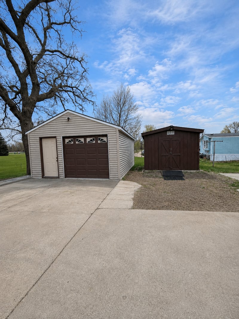 319 2nd St N, Sauk Centre, MN 56378