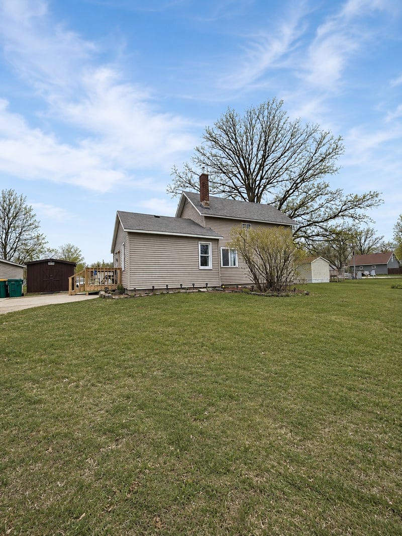 319 2nd St N, Sauk Centre, MN 56378