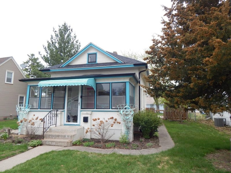 205 10th Ave N, Hopkins, MN 55343