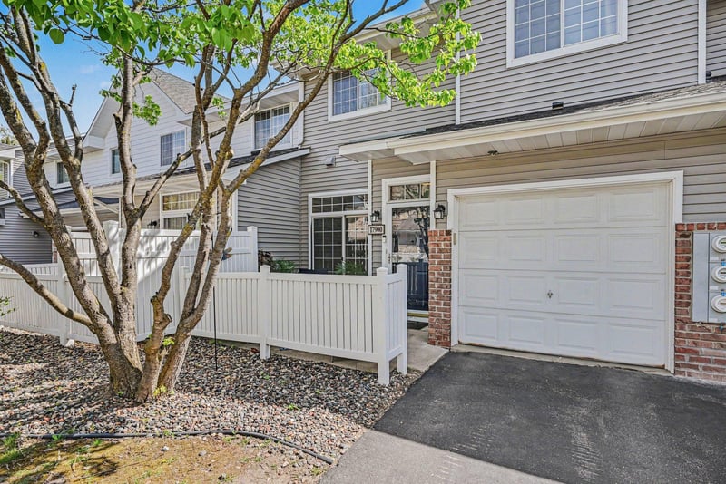 17900 Cobblestone Way, Eden Prairie, MN 55347