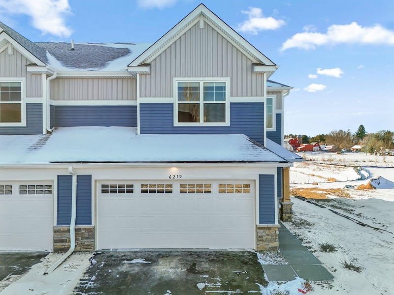 6219 205th St N, Forest Lake, MN 55025
