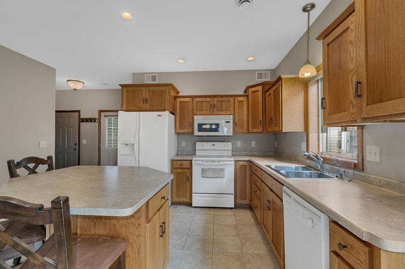 502 Graceview Loop, Saint Joseph, MN 56374