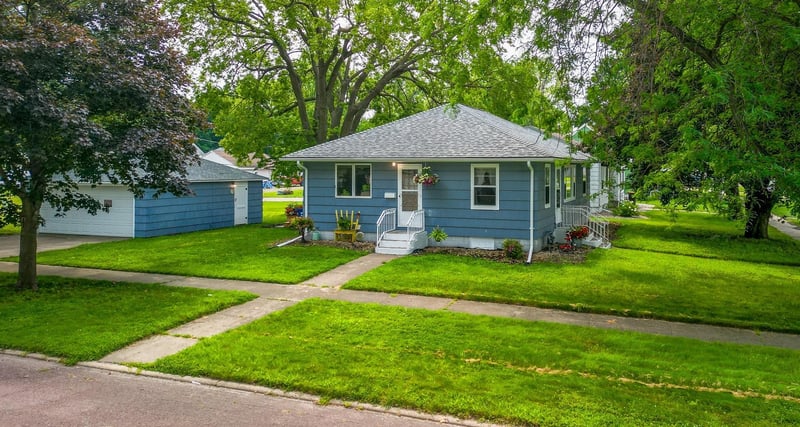 801 4th Ave SW, Wells, MN 56097