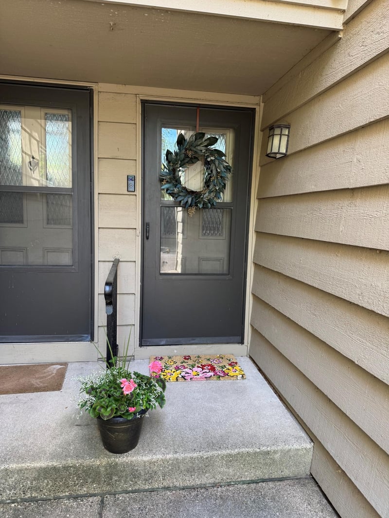 5542 Rowland Rd, Hopkins, MN 55343