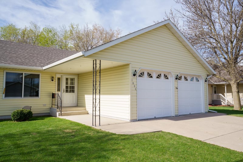 1006 8th St S, Waite Park, MN 56387
