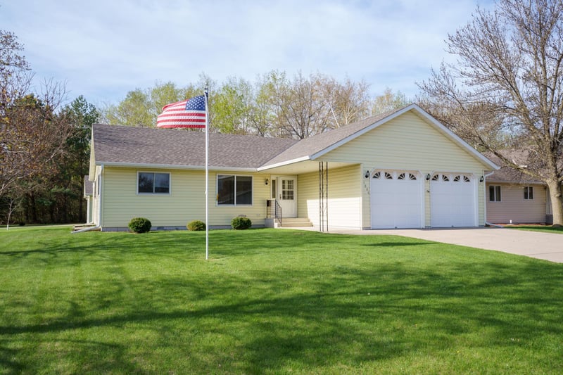 1006 8th St S, Waite Park, MN 56387
