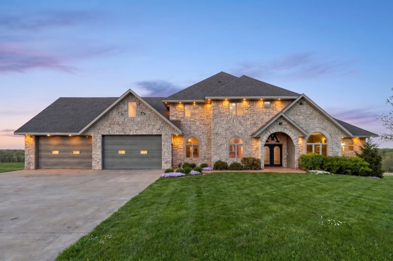 20951 Prairie Hills Ln, Prior Lake, MN 55372