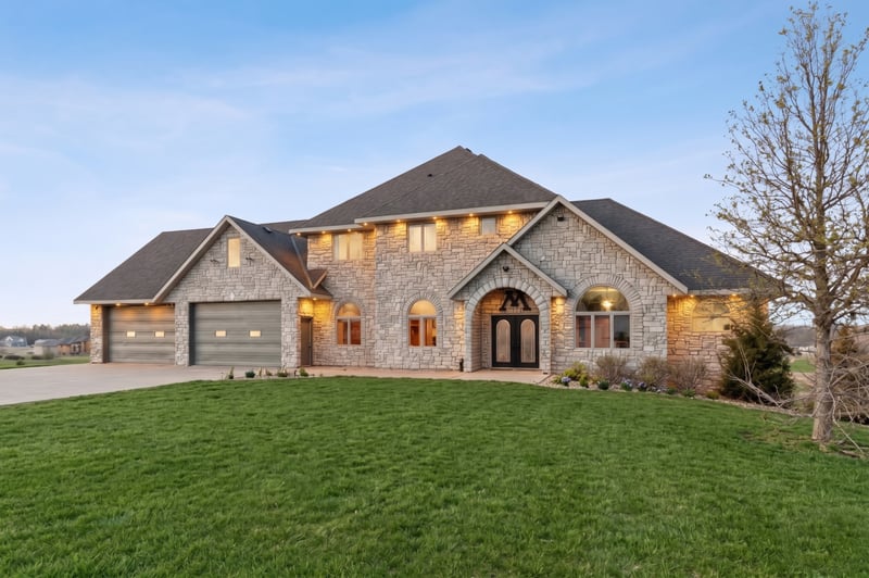 20951 Prairie Hills Ln, Prior Lake, MN 55372
