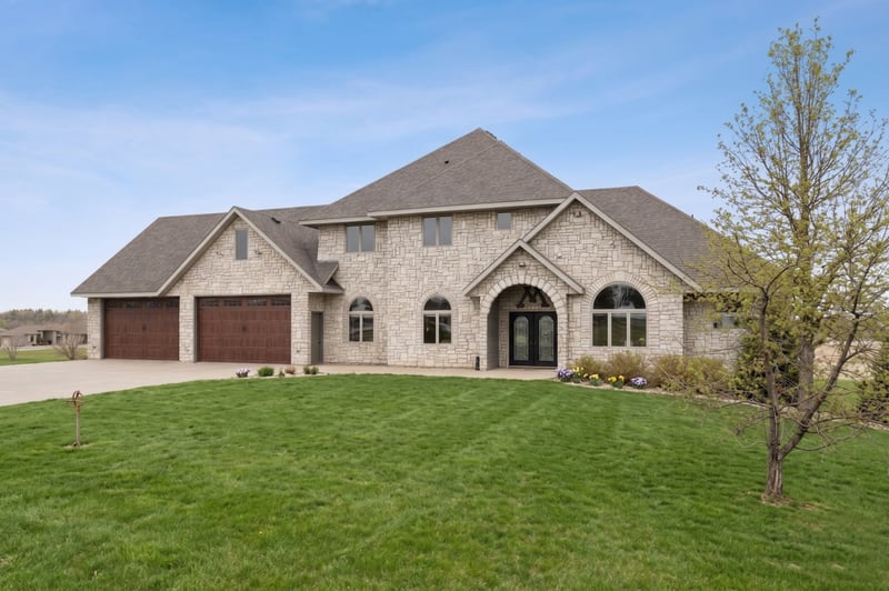 20951 Prairie Hills Ln, Prior Lake, MN 55372