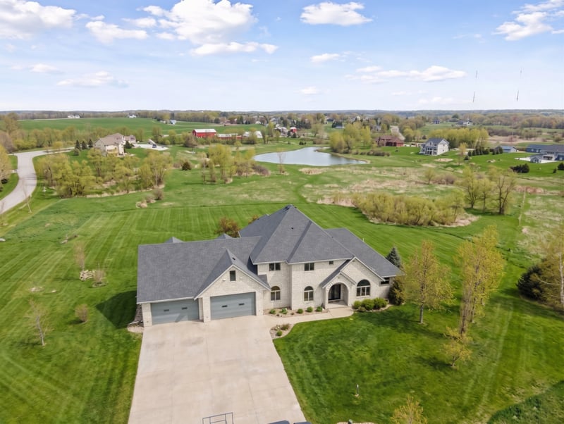 20951 Prairie Hills Ln, Prior Lake, MN 55372