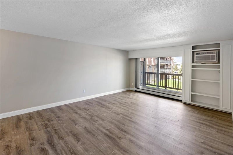 2011 E 122nd St #D11, Burnsville, MN 55337