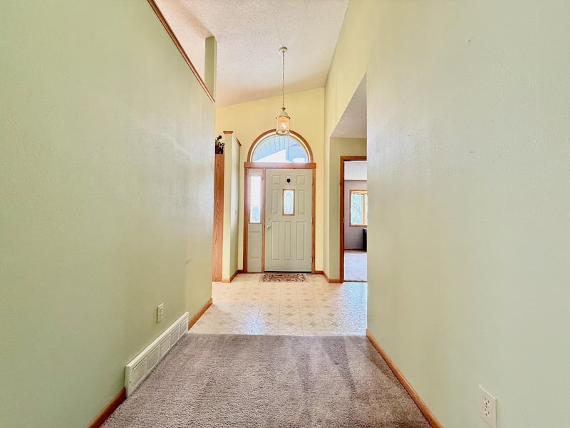 126 W Hilltop Dr, Fergus Falls, MN 56537
