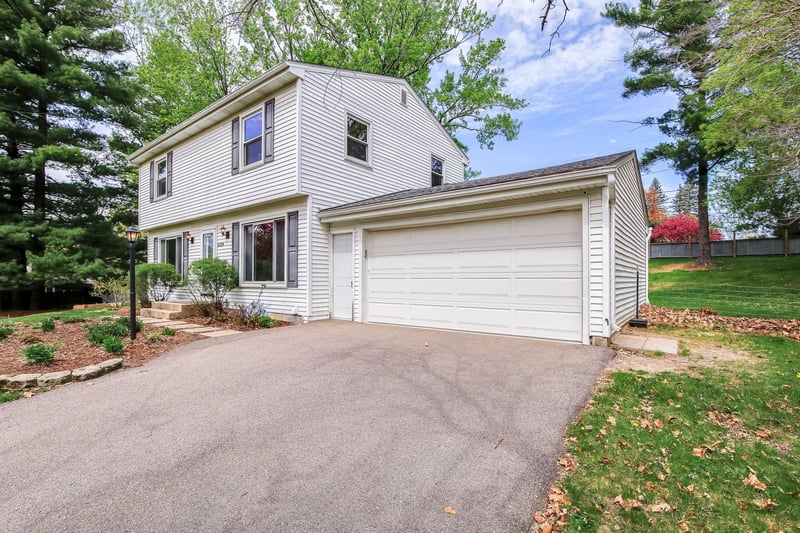 16304 Temple Dr, Minnetonka, MN 55345