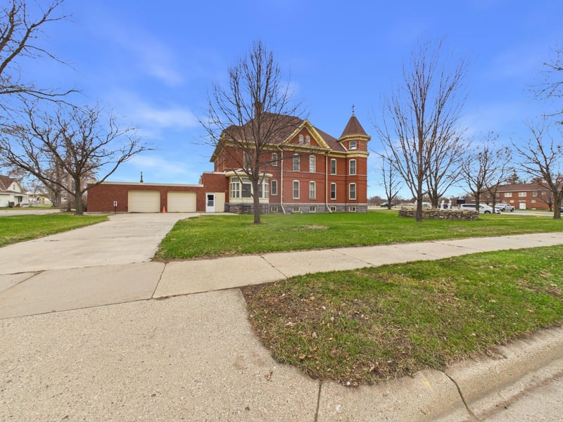 402 Second St SE, Melrose, MN 56352