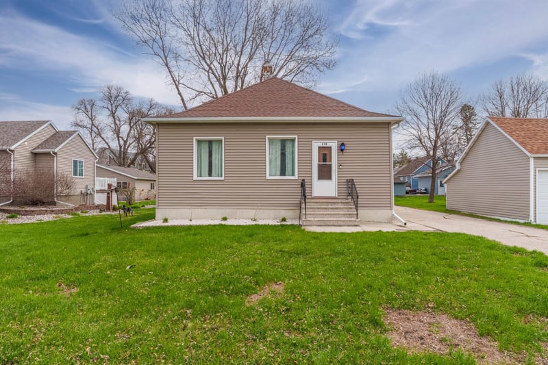 610 5th St, Hawley, MN 56549