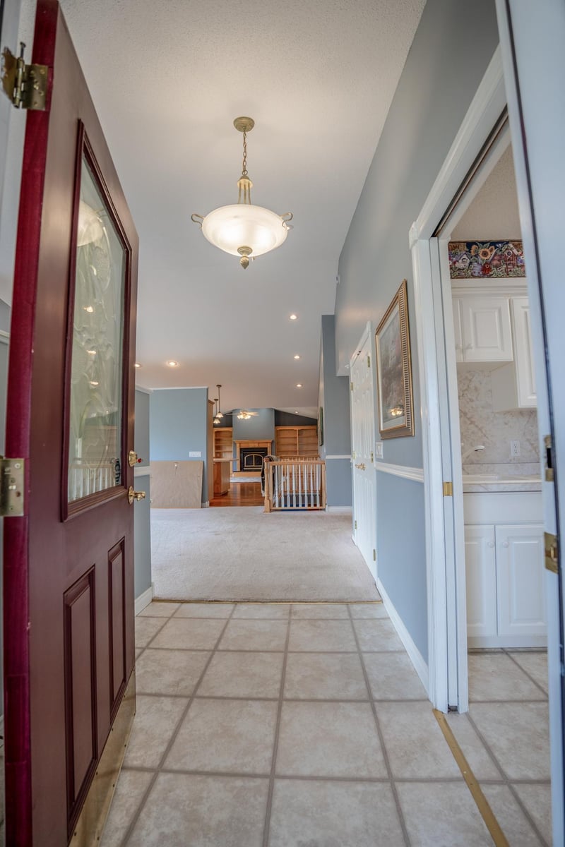 211 Valley View Dr SE, Willmar, MN 56201