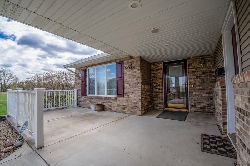 211 Valley View Dr SE, Willmar, MN 56201
