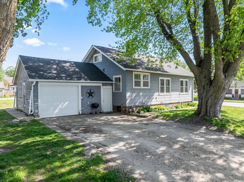 616 State St, West Concord, MN 55985