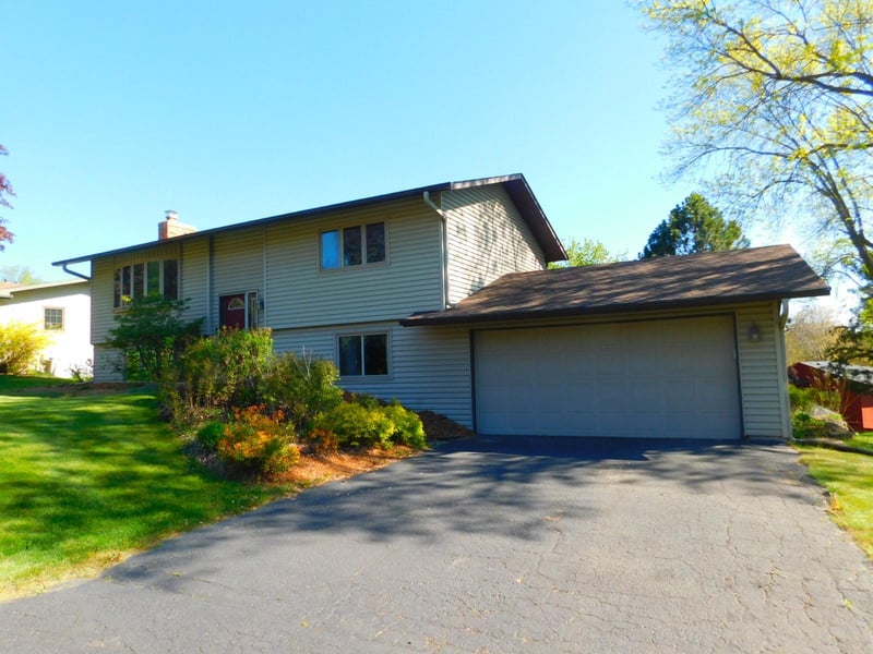 931 Dawn Ave, Shoreview, MN 55126