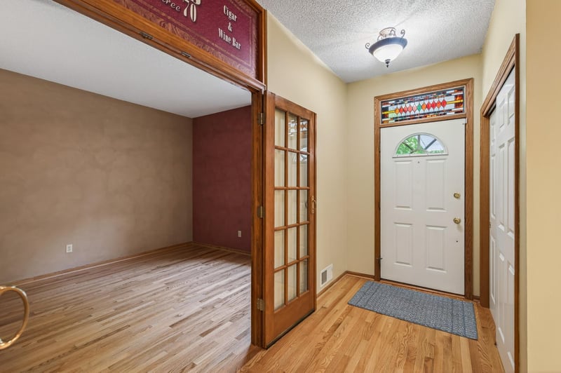 370 Mendota Rd W, West Saint Paul, MN 55118