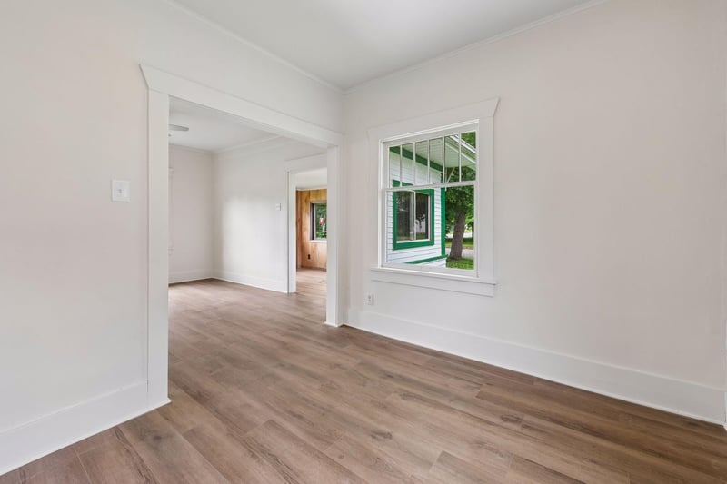 601 N Carver St, Winthrop, MN 55396