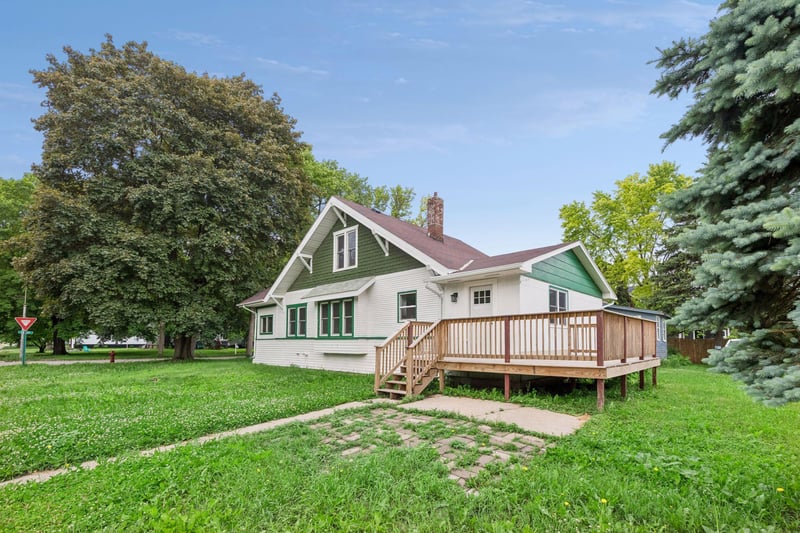 601 N Carver St, Winthrop, MN 55396