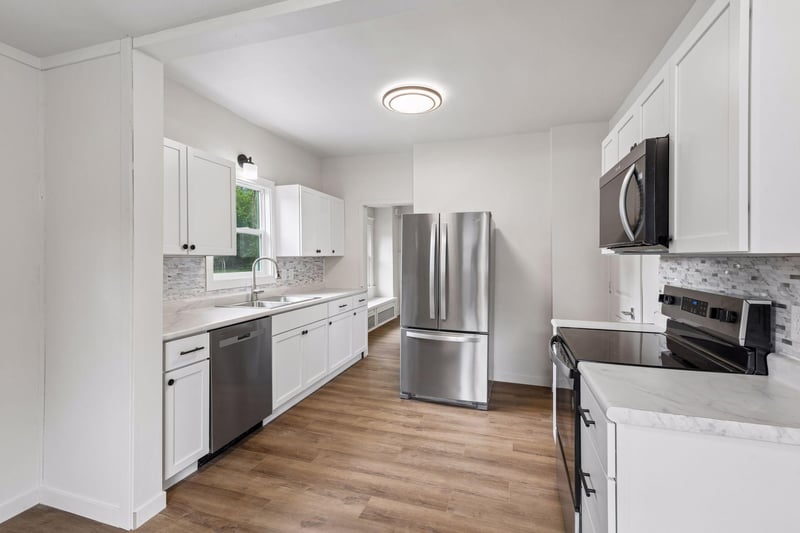 601 N Carver St, Winthrop, MN 55396