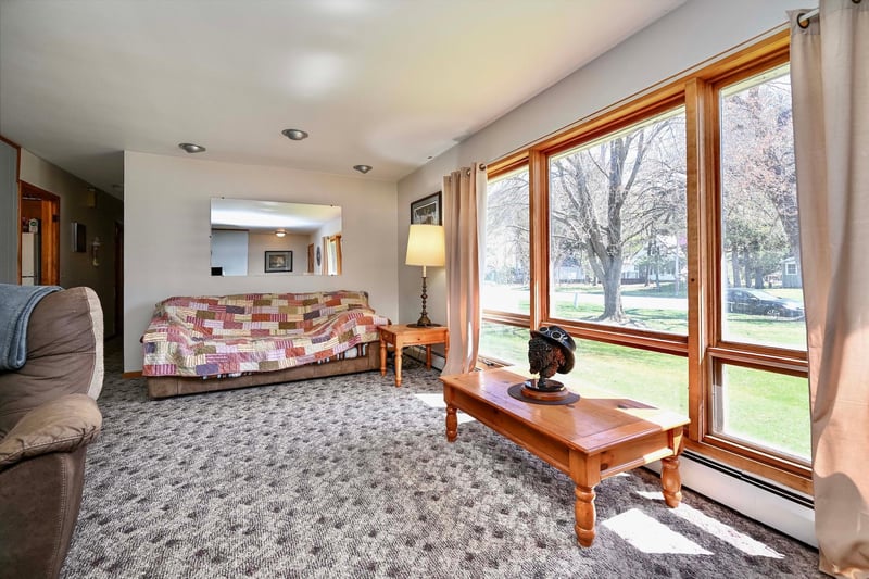 1888 Gilmore Ave, Winona, MN 55987
