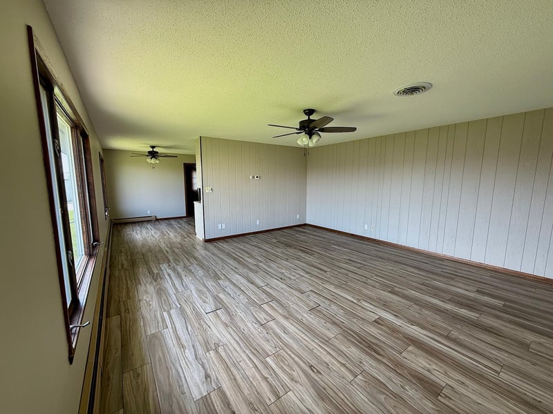 147 4th Ave SE, Spring Grove, MN 55974