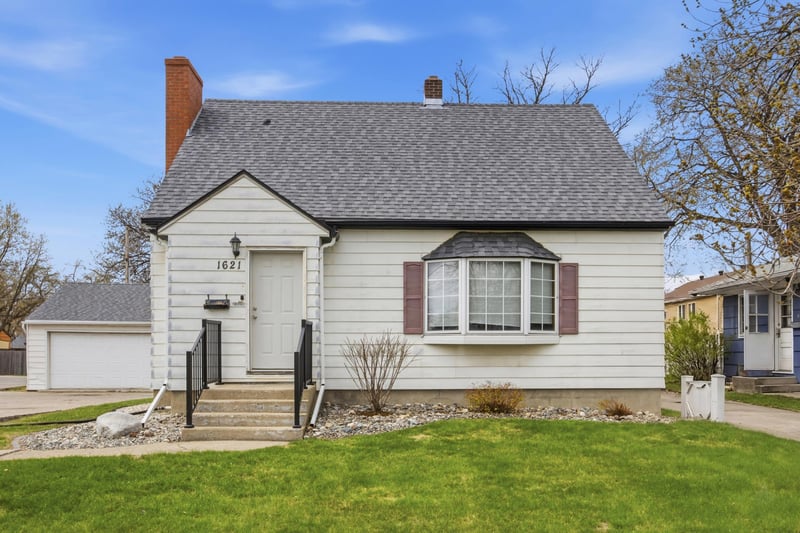 1621 8th St S, Moorhead, MN 56560