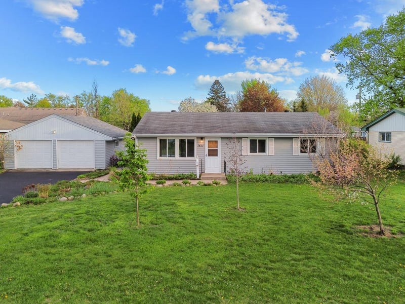 1611 E 87th St, Bloomington, MN 55425