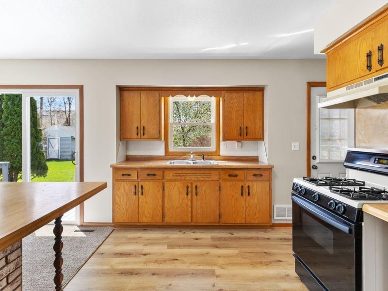 1611 E 87th St, Bloomington, MN 55425